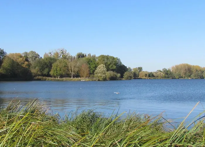 Au Bord de L'Eau